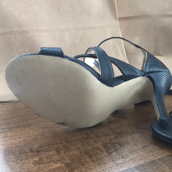 Alfred Sung. Black strapping heels - Picture 3 of 4